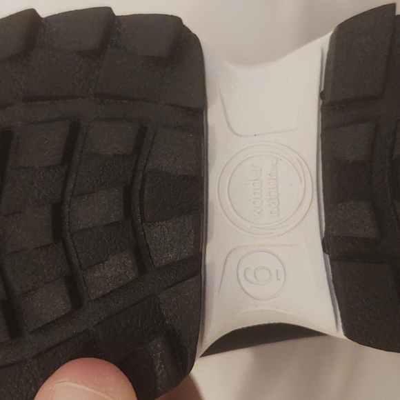 Brand new never worn snow boots!!!!! - Picture 4 of 5